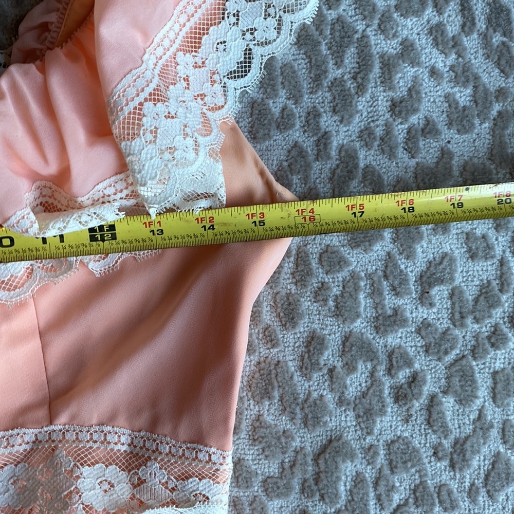 Handmade Vintage Peach and Cream Off the Shoulder Lace Dress, size XS - Picture 8 of 9